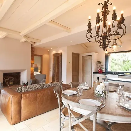 Pruno Sleeps 4 Pool Air Con Wifi *