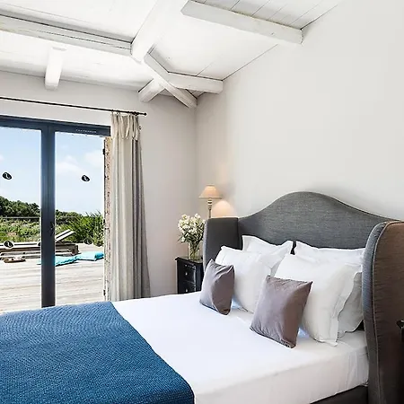 Pruno Sleeps 4 Pool Air Con Wifi ヴィラ